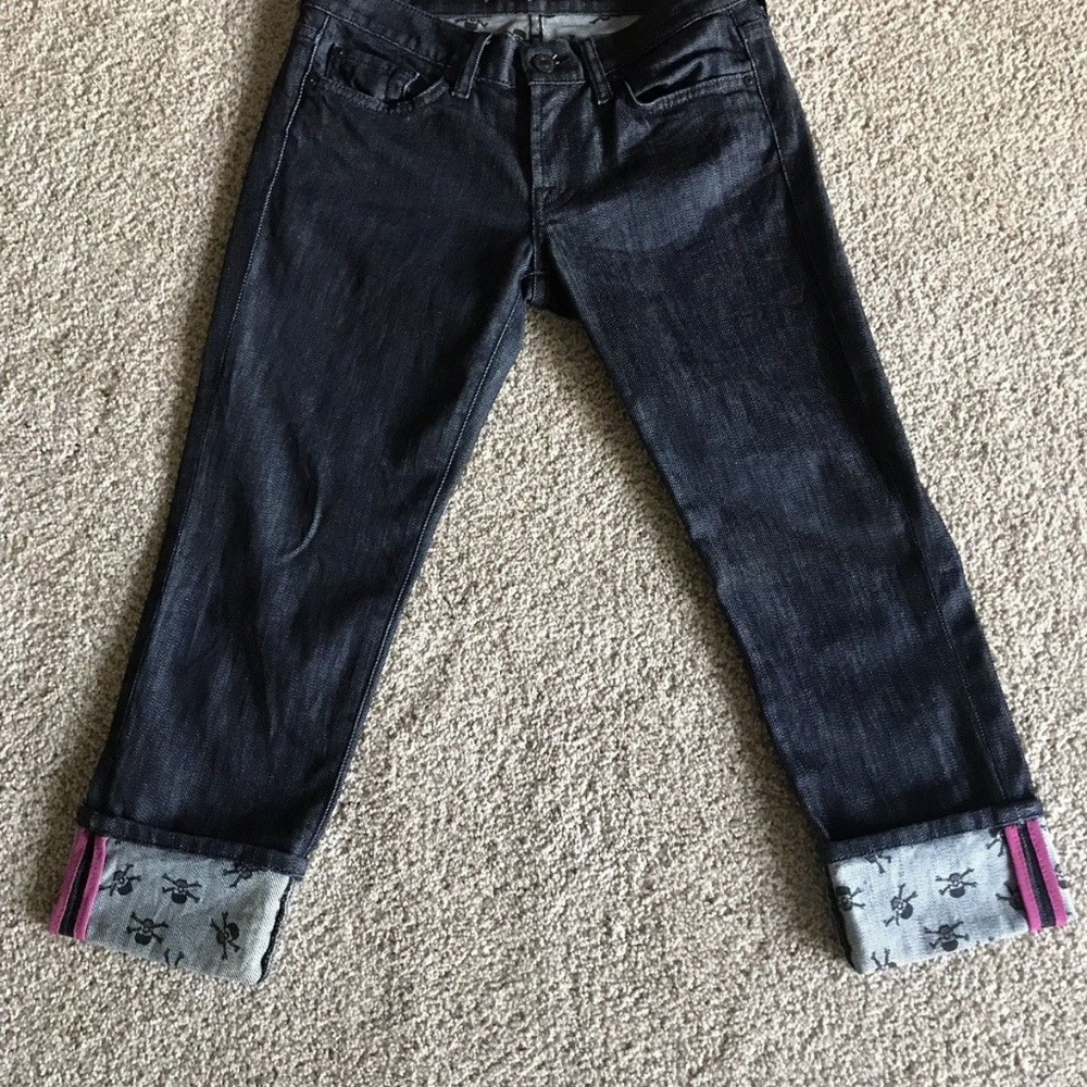 7 FOR ALL MANKIND SKULL DETAIL CROP/CAPRI JEANS 26